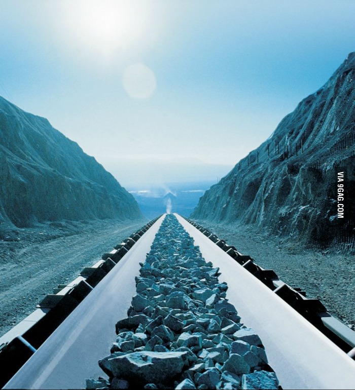 A-very-long-rock-conveyor.jpg