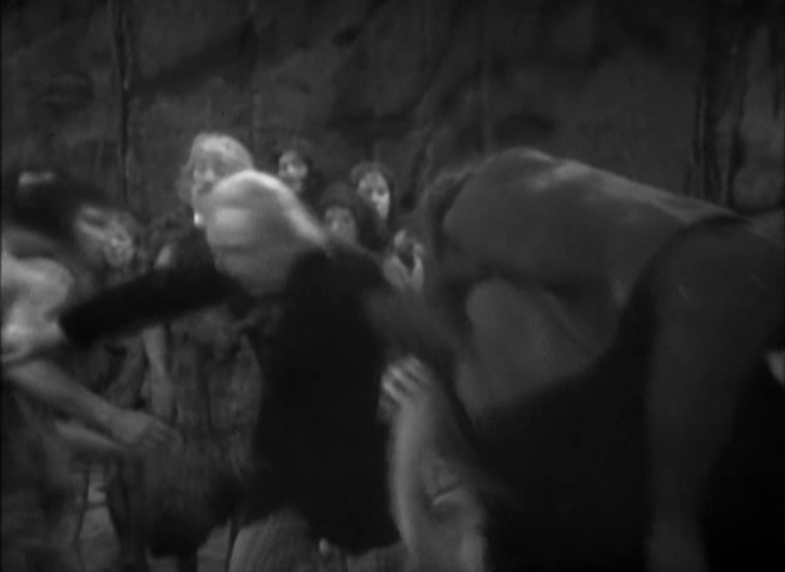 Doctor Who - S01E01 (001) - An Unearthly Child (2) - The Cave of Skulls.avi_20151210_181020.046.jpg
