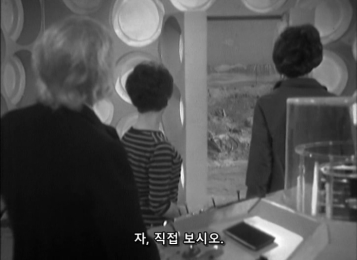 Doctor Who - S01E01 (001) - An Unearthly Child (2) - The Cave of Skulls.avi_20151210_172438.593.jpg