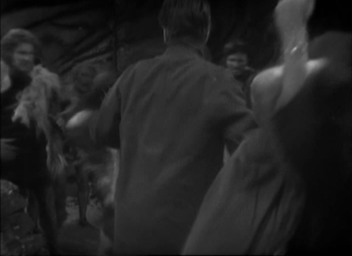 Doctor Who - S01E01 (001) - An Unearthly Child (2) - The Cave of Skulls.avi_20151210_181024.421.jpg