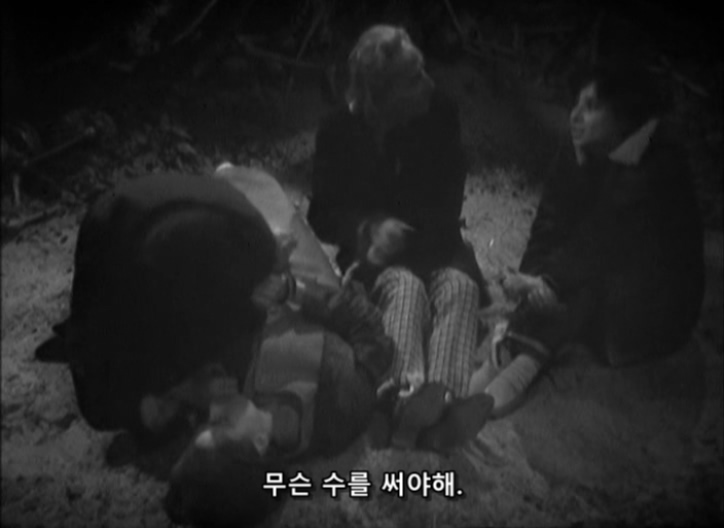 Doctor Who - S01E01 (001) - An Unearthly Child (2) - The Cave of Skulls.avi_20151210_181432.281.jpg