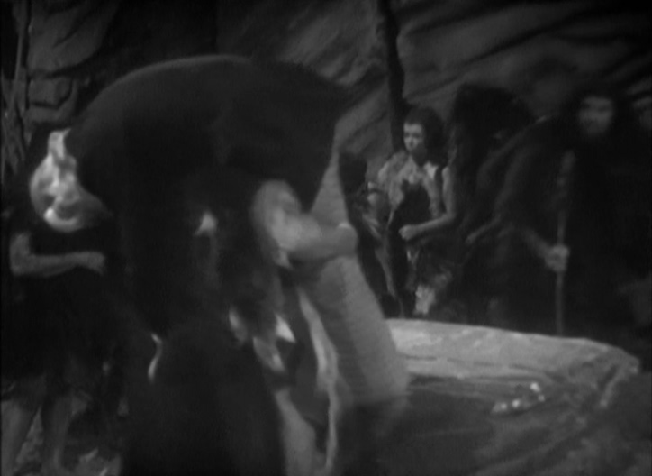 Doctor Who - S01E01 (001) - An Unearthly Child (2) - The Cave of Skulls.avi_20151210_180643.828.jpg