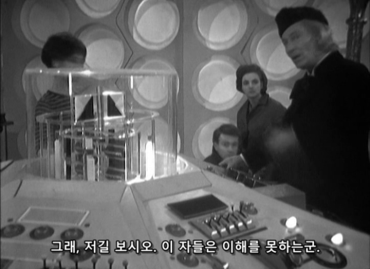 Doctor Who - S01E01 (001) - An Unearthly Child (2) - The Cave of Skulls.avi_20151210_172419.546.jpg