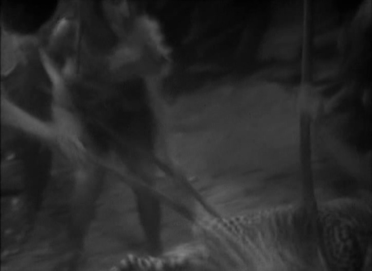 Doctor Who - S01E01 (001) - An Unearthly Child (2) - The Cave of Skulls.avi_20151210_180427.796.jpg