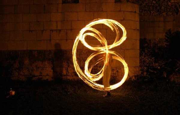 fire_juggling_with_poi_by_Cleniver.jpg