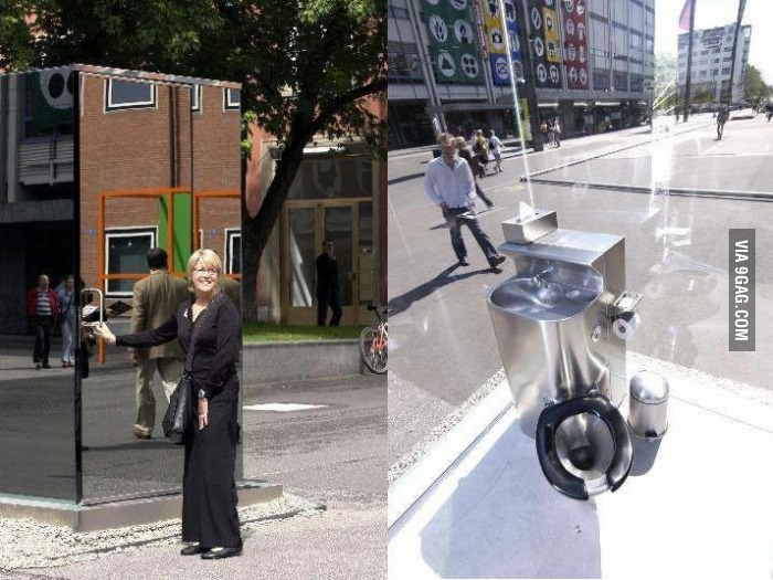 Public-Toilet-On-The-Street-Made-Of-One-Way-Mirrors.jpg : (9gag.중복?) 기분이 묘한 화장실