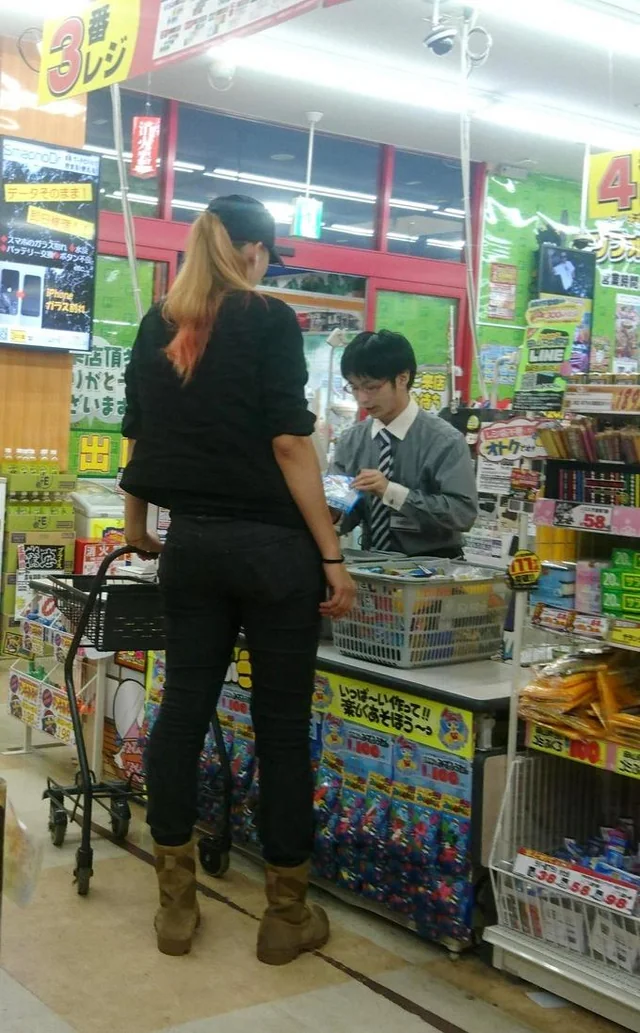 request-how-tall-is-this-lady-v0-c4ddjoer6dw81.png.webp