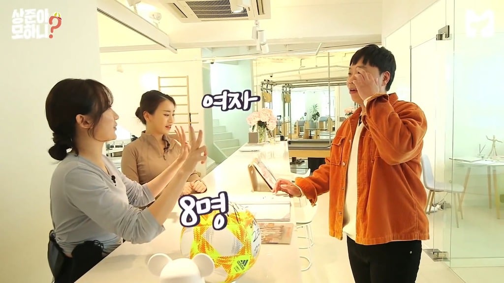 필라테스 요정 ㅇㅈ_ 입 찢어지는 이상준 미녀 강사들과 필라테스를 [상준아 모하니] 9회 By 모비딕 (Mobidic) - YouTube (1080p).mp4_20191127_171907.344.jpg