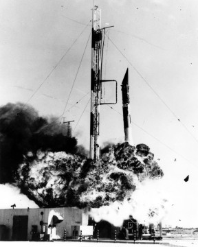 수정됨_Vanguard rocket explodes.jpg