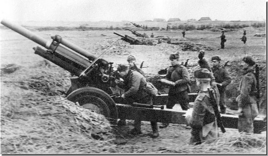 soviet-122-mm-howitzer-1938-model-M-30-fires-on-Berlin-April-1945.jpg